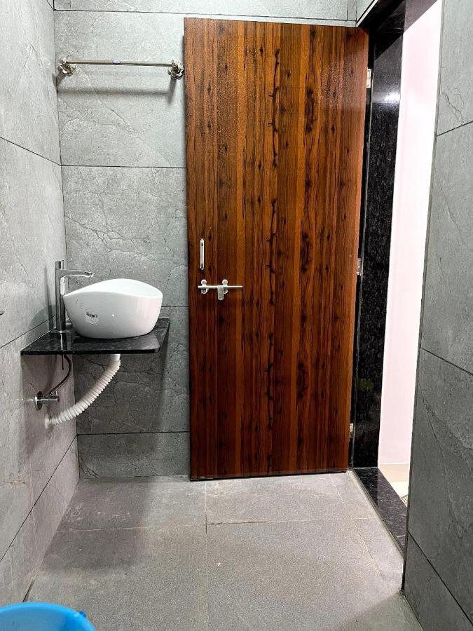 Gayatri Homestay Ratnagiri Bagian luar foto